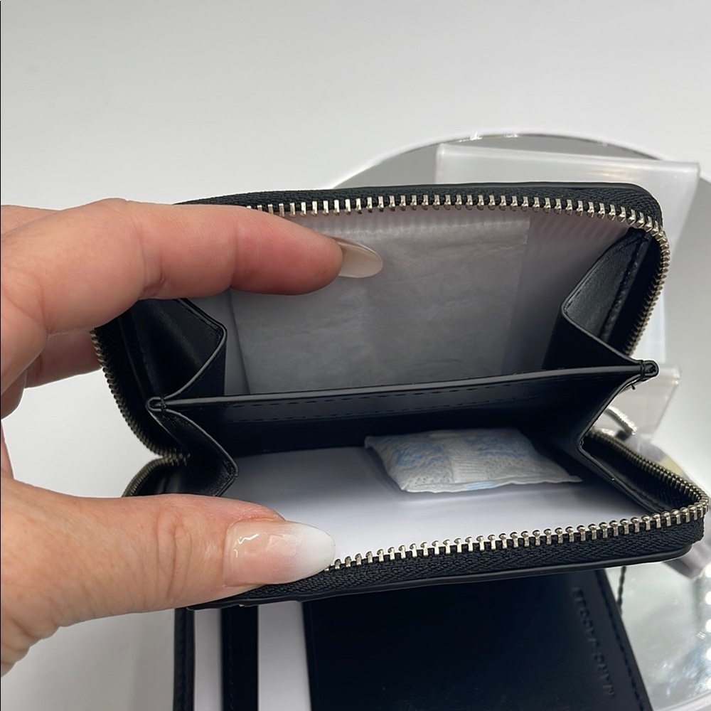Marc Jacobs Black Wallet - Picture 5 of 5